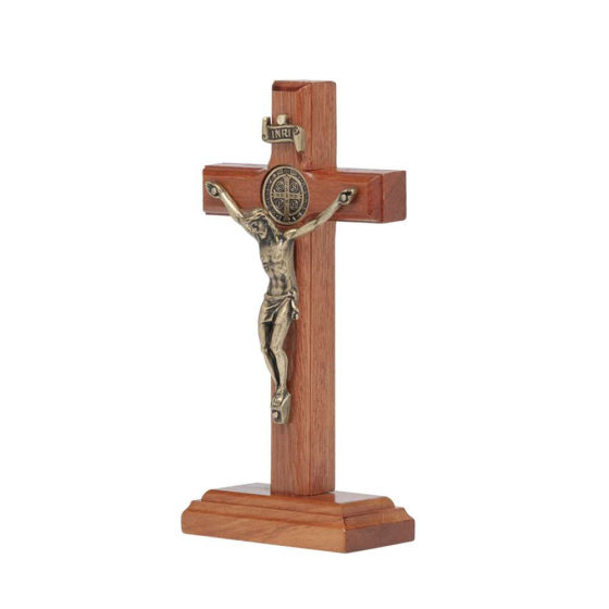 Crucifixo de Mesa em Madeira com Medalha de São Bento 9cm